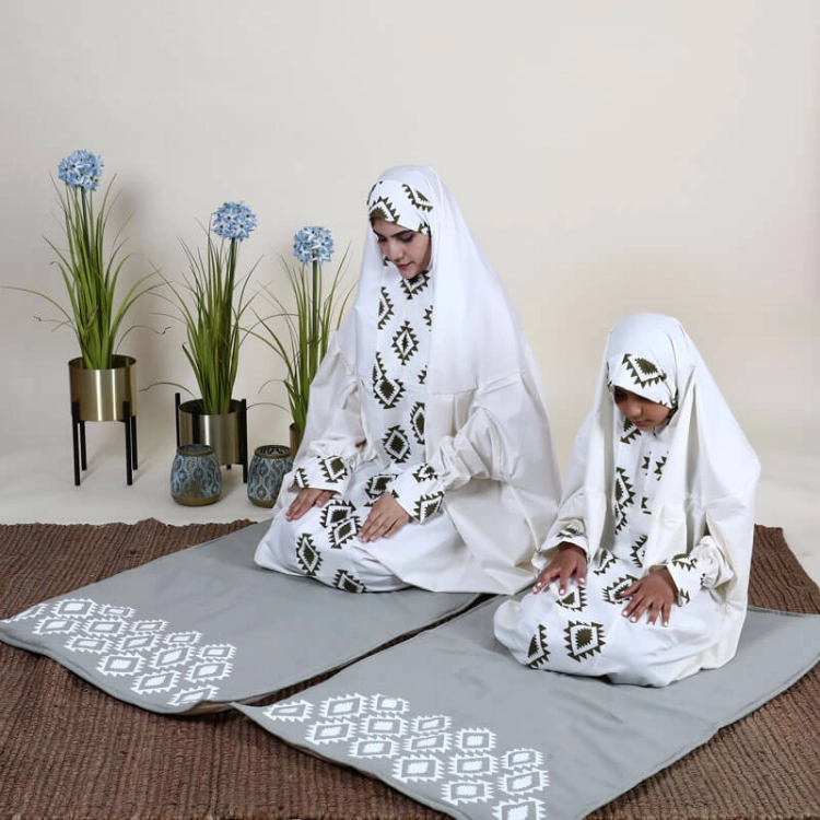 Picture of Prayer Set Design M3-2 (With Name Embroidery Option)