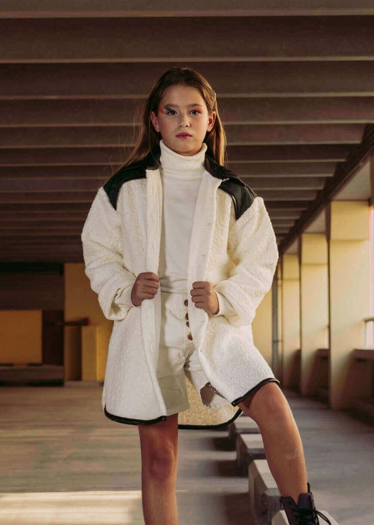 Picture of Oversize White Fur Top With Shoulder Leather For Girls